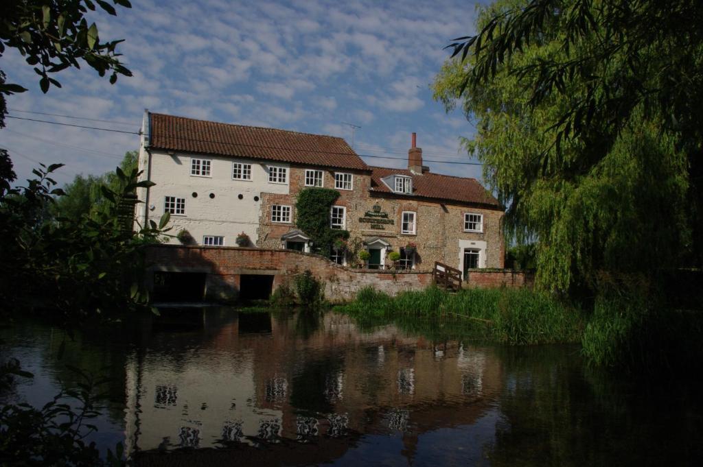Sculthorpe Mill Hotel Fakenham Exterior foto